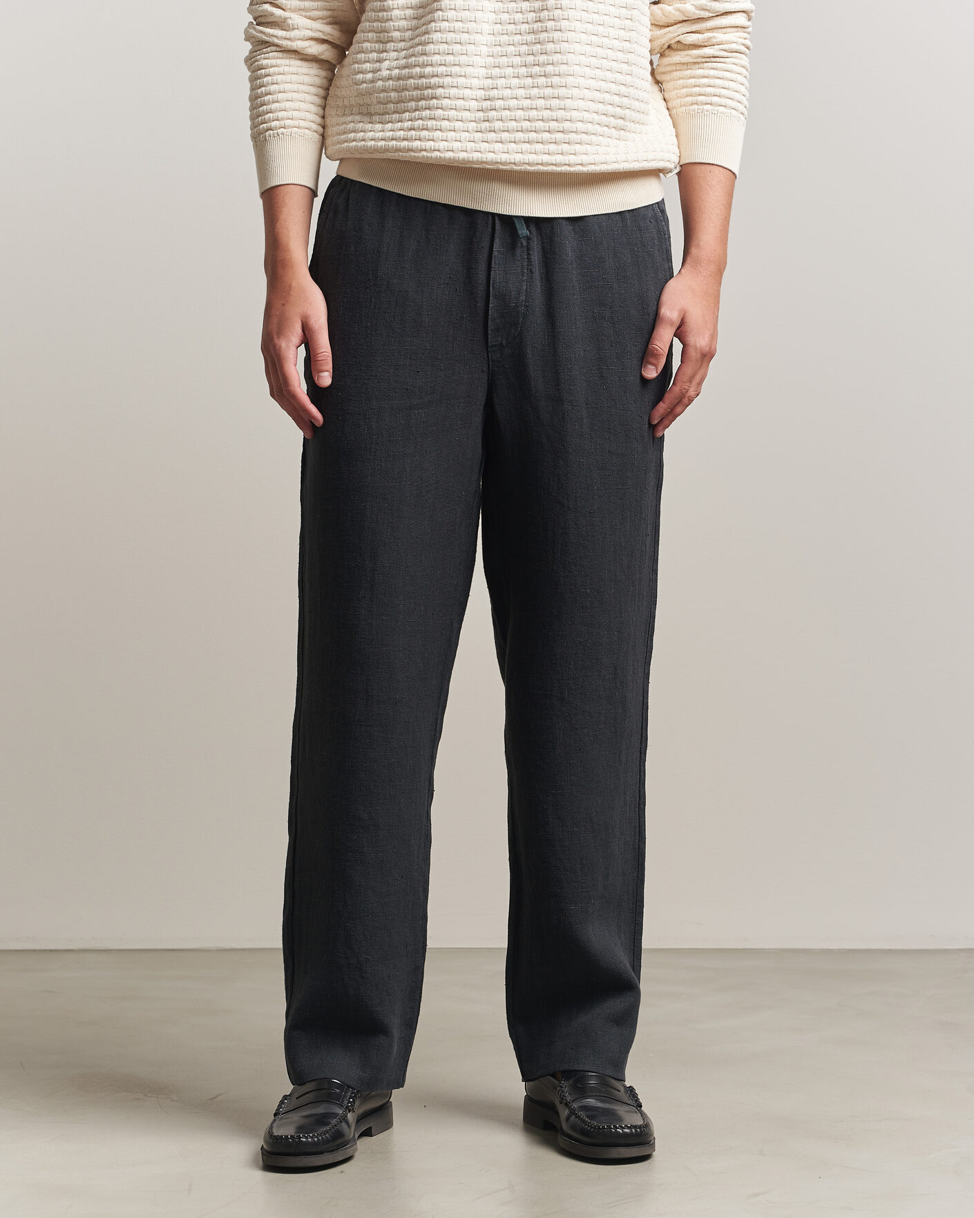Uomini | Pantaloni | A Day's March | Tamiat Linen Drawstring Trousers Black