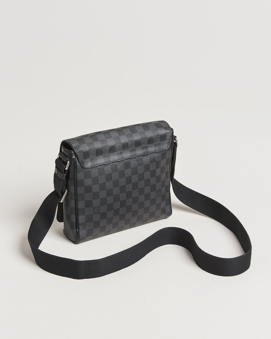 Uomini | Louis Vuitton Pre-Owned District PM Messenger Bag Damier Graphite | Louis Vuitton Pre-Owned | District PM Messenger Bag Damier Graphite