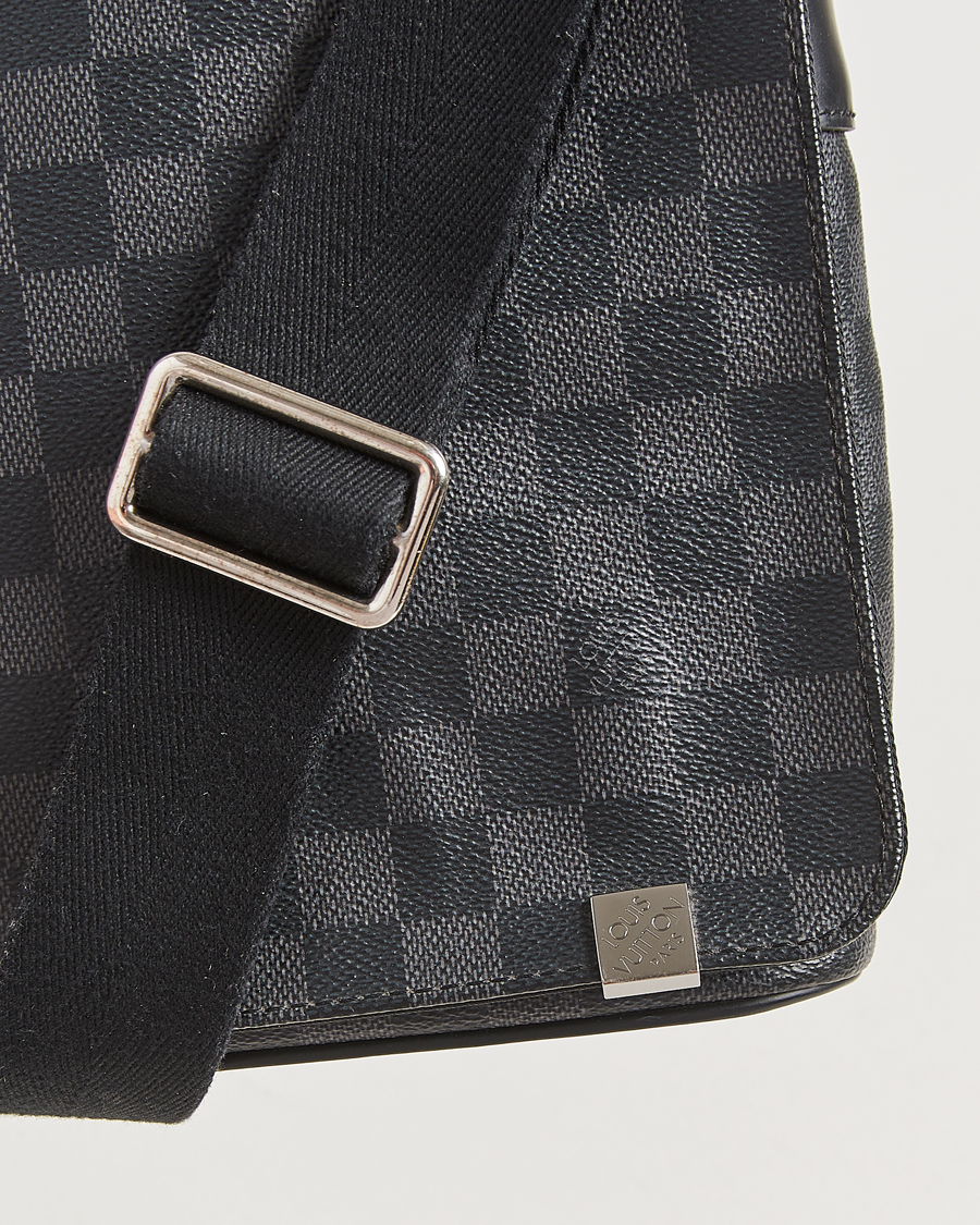 Uomini | Louis Vuitton Pre-Owned District PM Messenger Bag Damier Graphite | Louis Vuitton Pre-Owned | District PM Messenger Bag Damier Graphite