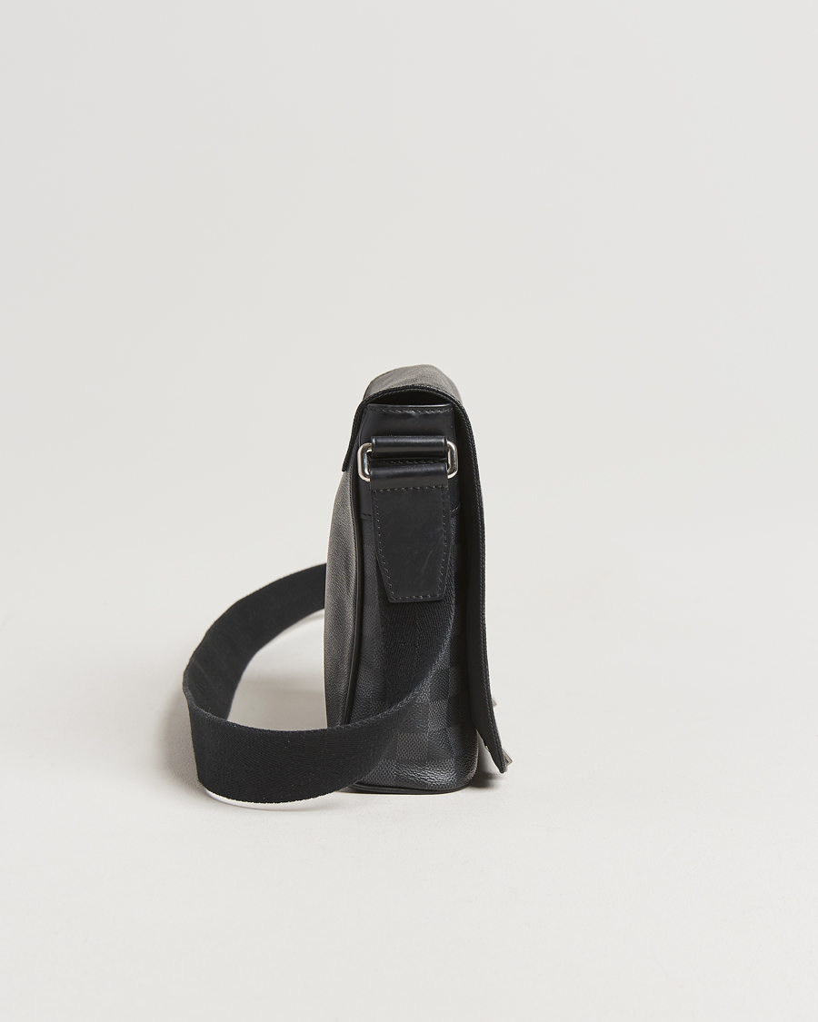 Uomini | Louis Vuitton Pre-Owned District PM Messenger Bag Damier Graphite | Louis Vuitton Pre-Owned | District PM Messenger Bag Damier Graphite