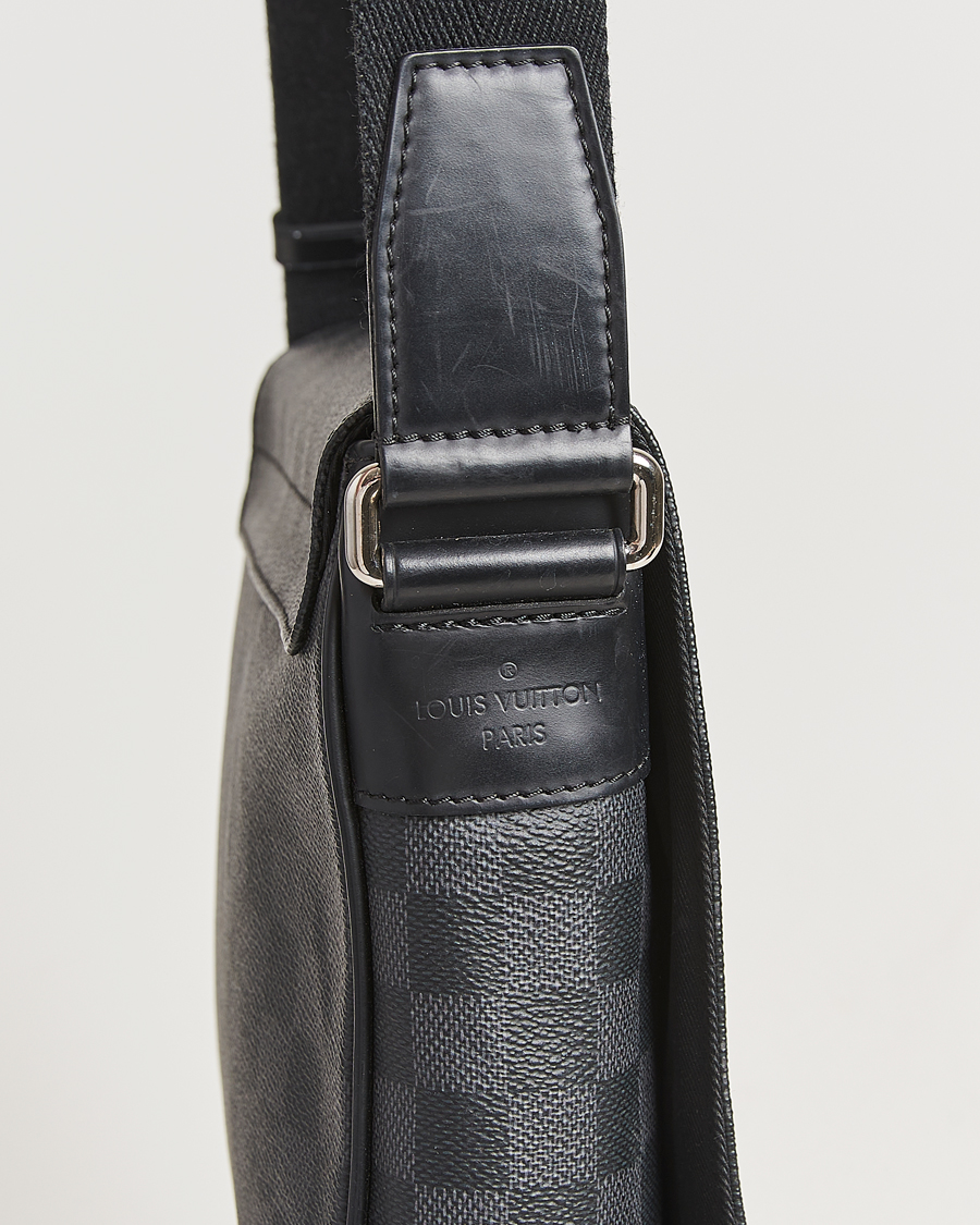 Uomini | Louis Vuitton Pre-Owned District PM Messenger Bag Damier Graphite | Louis Vuitton Pre-Owned | District PM Messenger Bag Damier Graphite