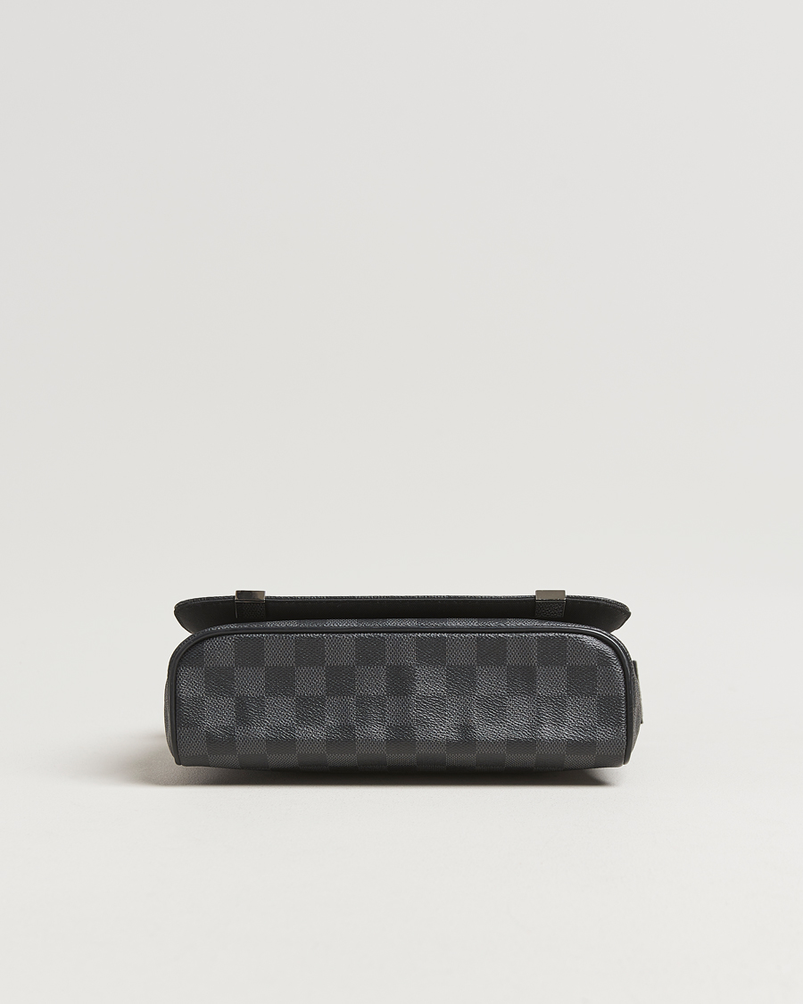 Uomini | Louis Vuitton Pre-Owned District PM Messenger Bag Damier Graphite | Louis Vuitton Pre-Owned | District PM Messenger Bag Damier Graphite