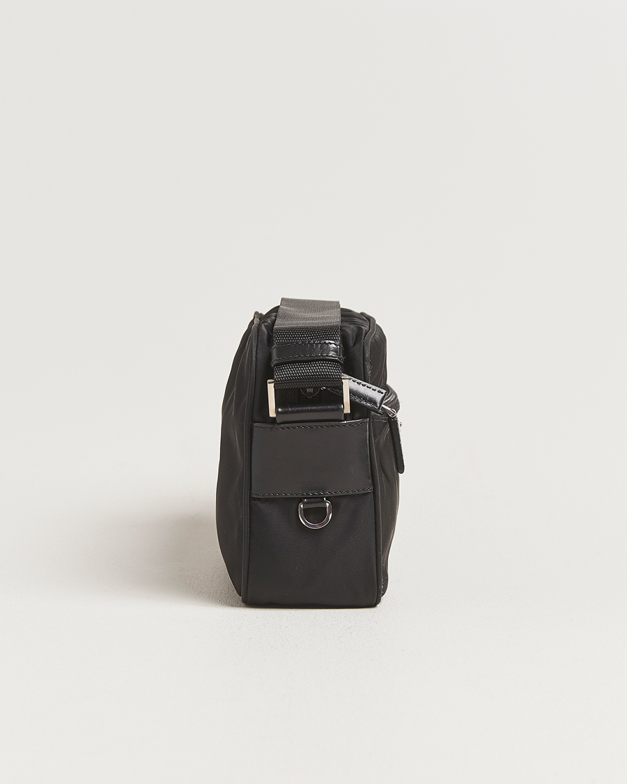 Uomini | Prada Pre-Owned Tessuto Nylon Leather Shoulder Bag Black | Prada Pre-Owned | Tessuto Nylon Leather Shoulder Bag Black