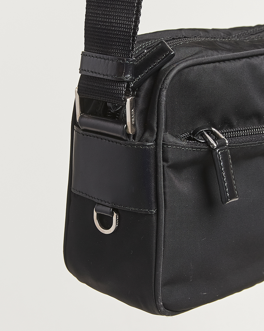 Uomini | Prada Pre-Owned Tessuto Nylon Leather Shoulder Bag Black | Prada Pre-Owned | Tessuto Nylon Leather Shoulder Bag Black