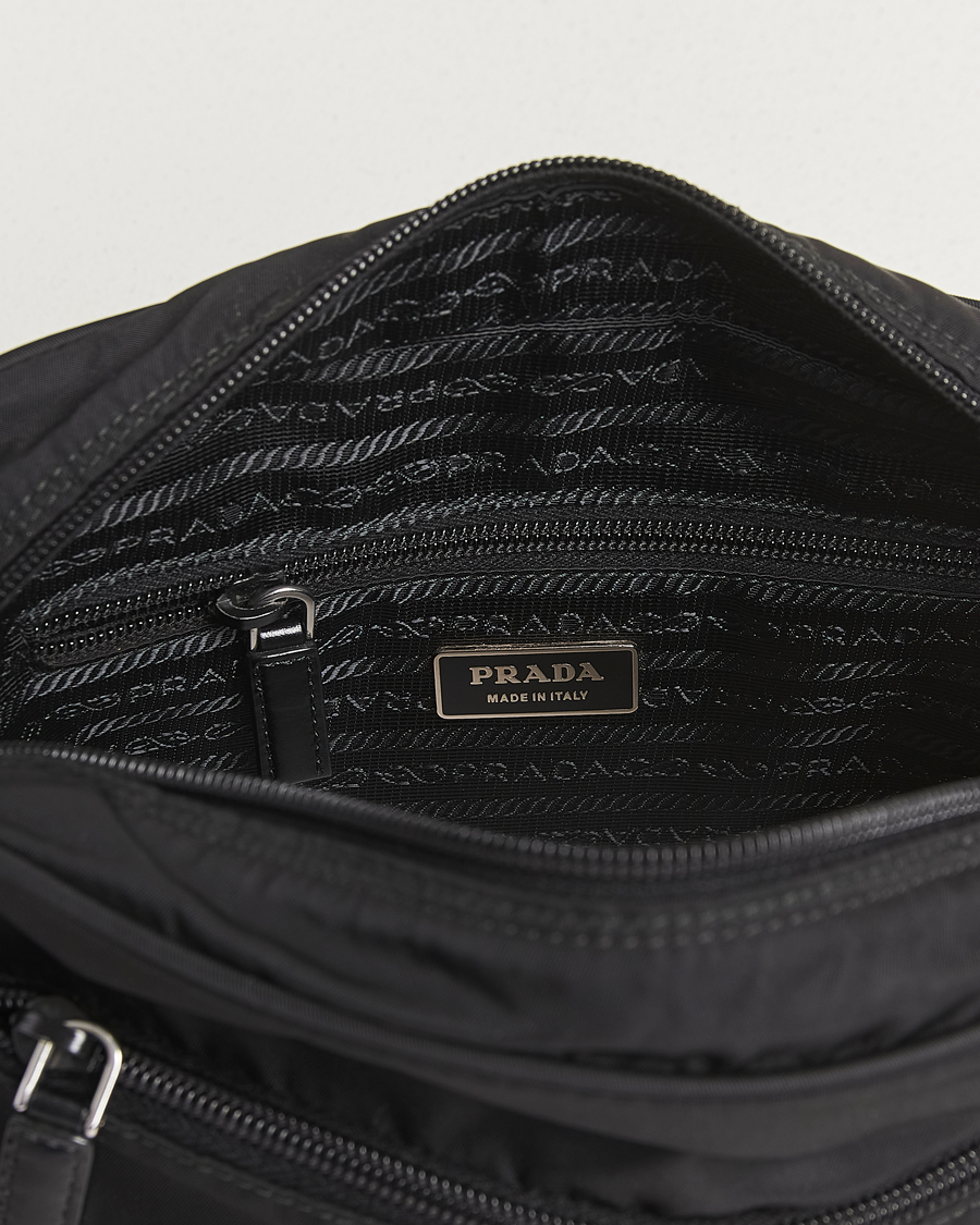Uomini | Prada Pre-Owned Tessuto Nylon Leather Shoulder Bag Black | Prada Pre-Owned | Tessuto Nylon Leather Shoulder Bag Black