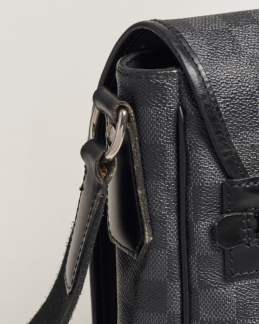 Uomini | Louis Vuitton Pre-Owned Daniel MM Shoulder Bag Damier Graphite | Louis Vuitton Pre-Owned | Daniel MM Shoulder Bag Damier Graphite