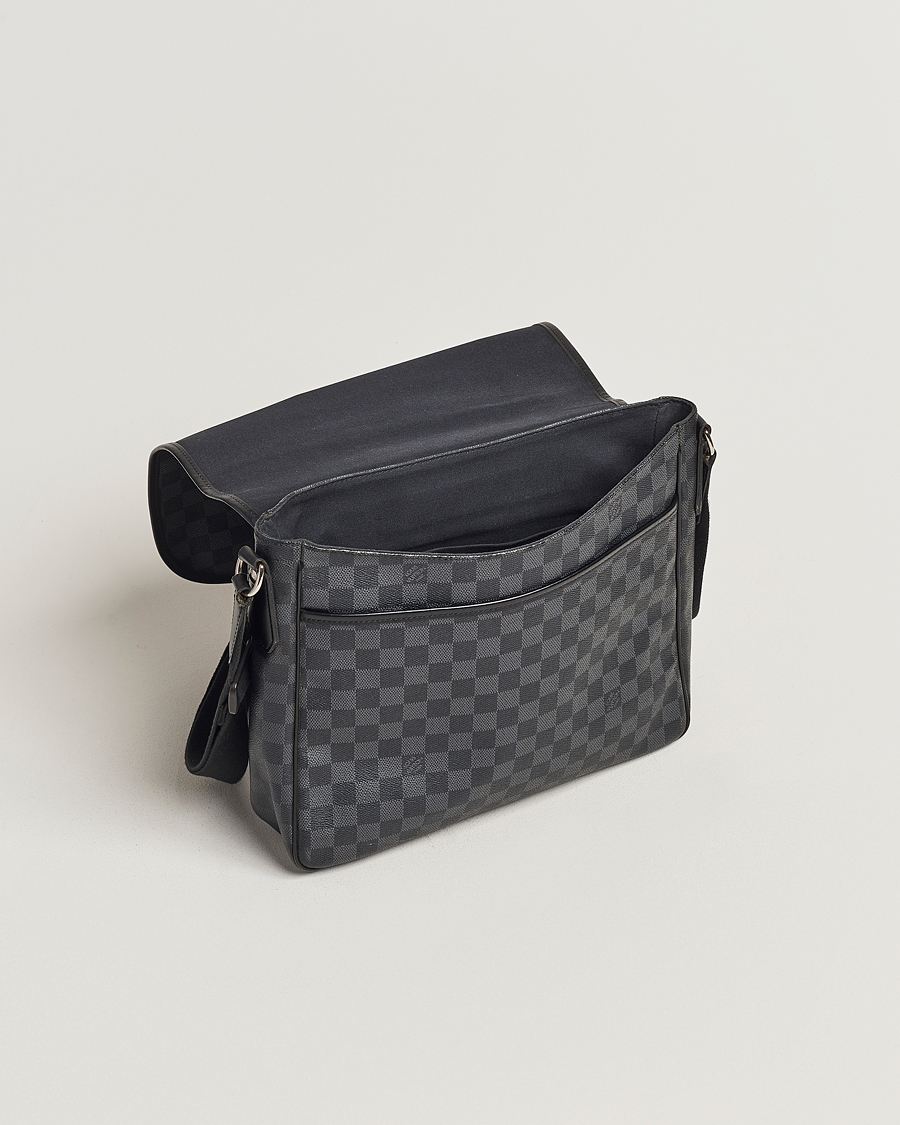 Uomini | Louis Vuitton Pre-Owned Daniel MM Shoulder Bag Damier Graphite | Louis Vuitton Pre-Owned | Daniel MM Shoulder Bag Damier Graphite