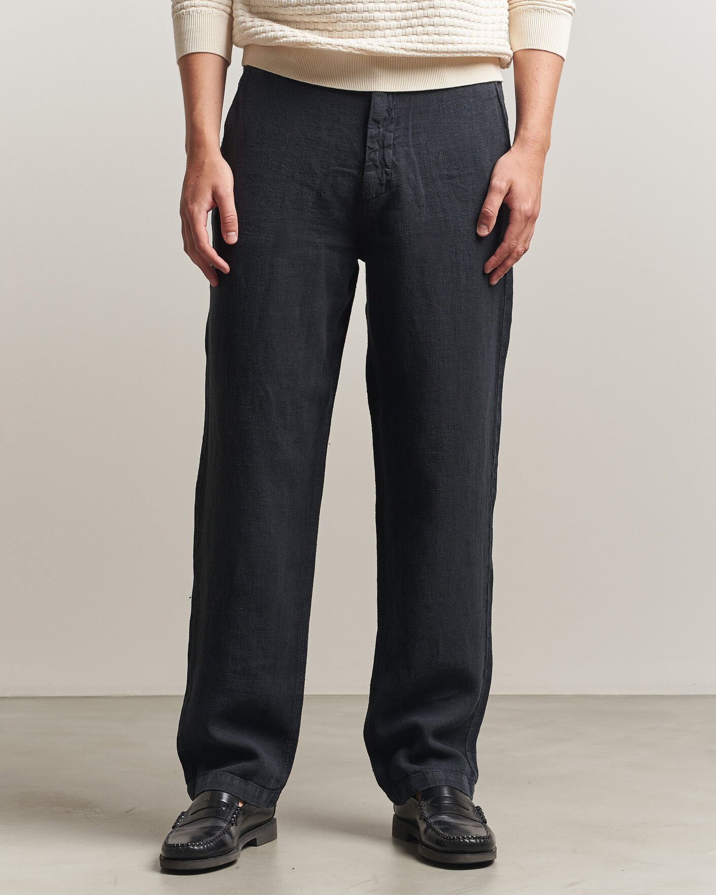 Uomini | Pantaloni | A Day's March | Redwood Linen Trousers Black