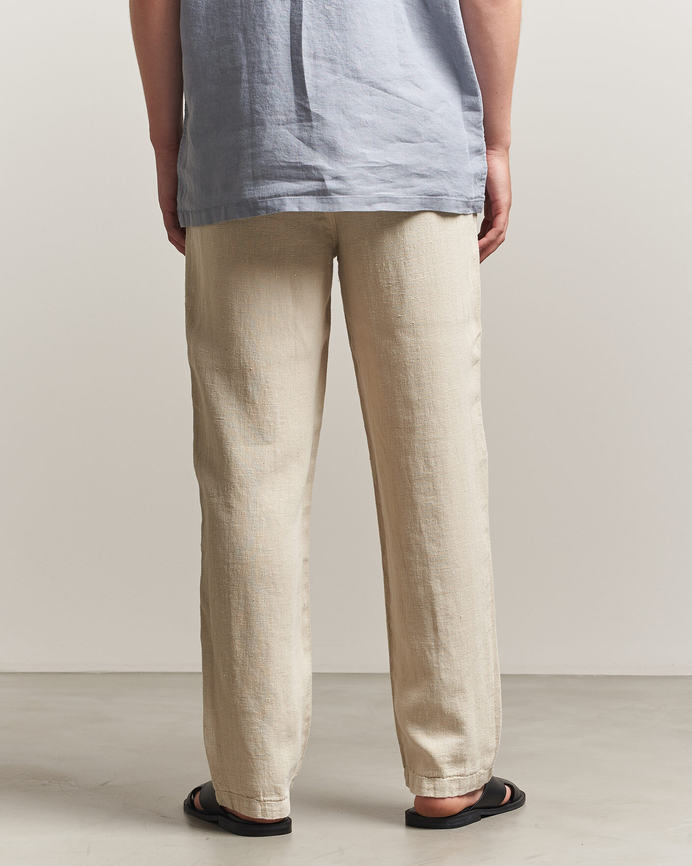 Uomini | Pantaloni | A Day's March | Redwood Linen Trousers Oyster