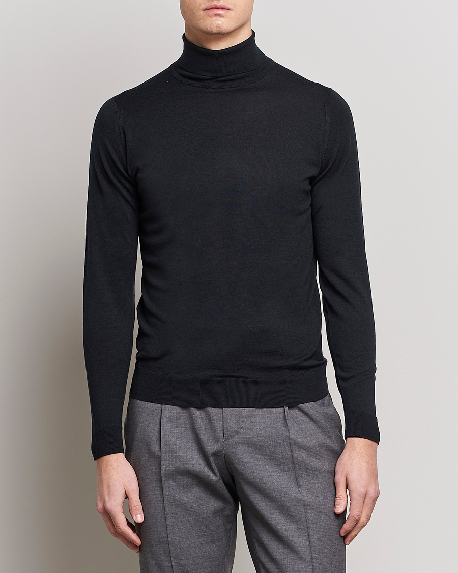 Uomini | Celebra il nuovo anno con stile | John Smedley | Cherwell Extra Fine Merino Rollneck Black