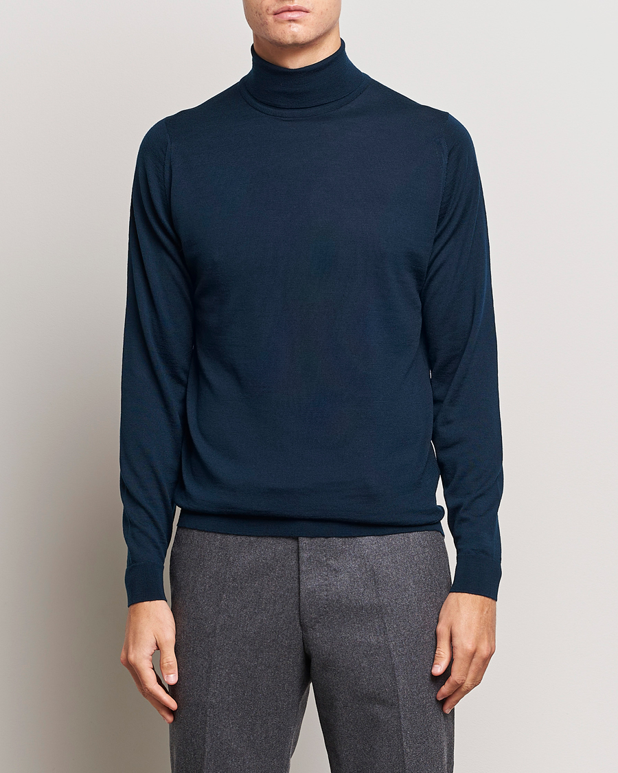 Uomini |  | John Smedley | Cherwell Extra Fine Merino Rollneck Orion Green