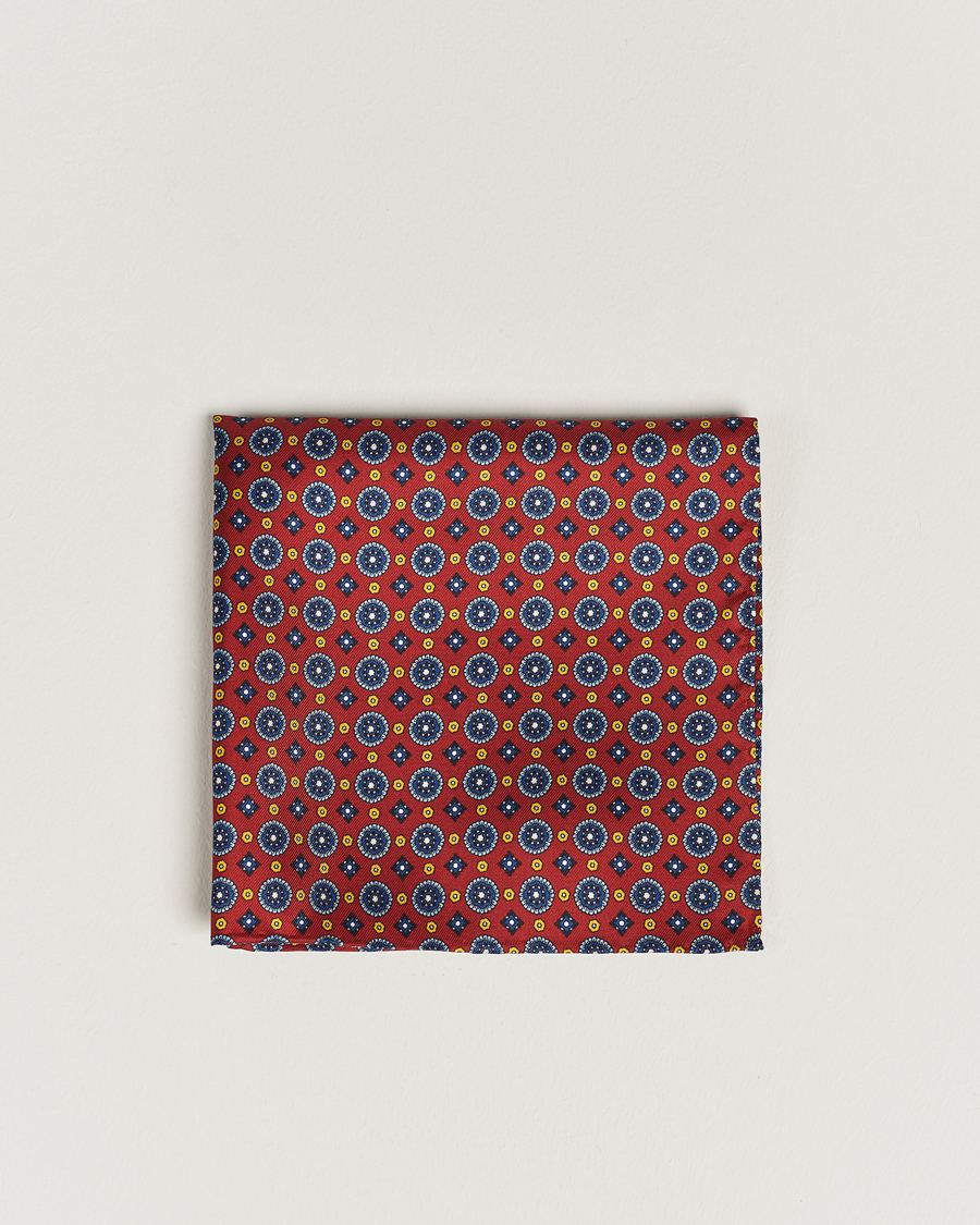 Uomini |  | Amanda Christensen | Medallion Silk Pocket Square Wine Red