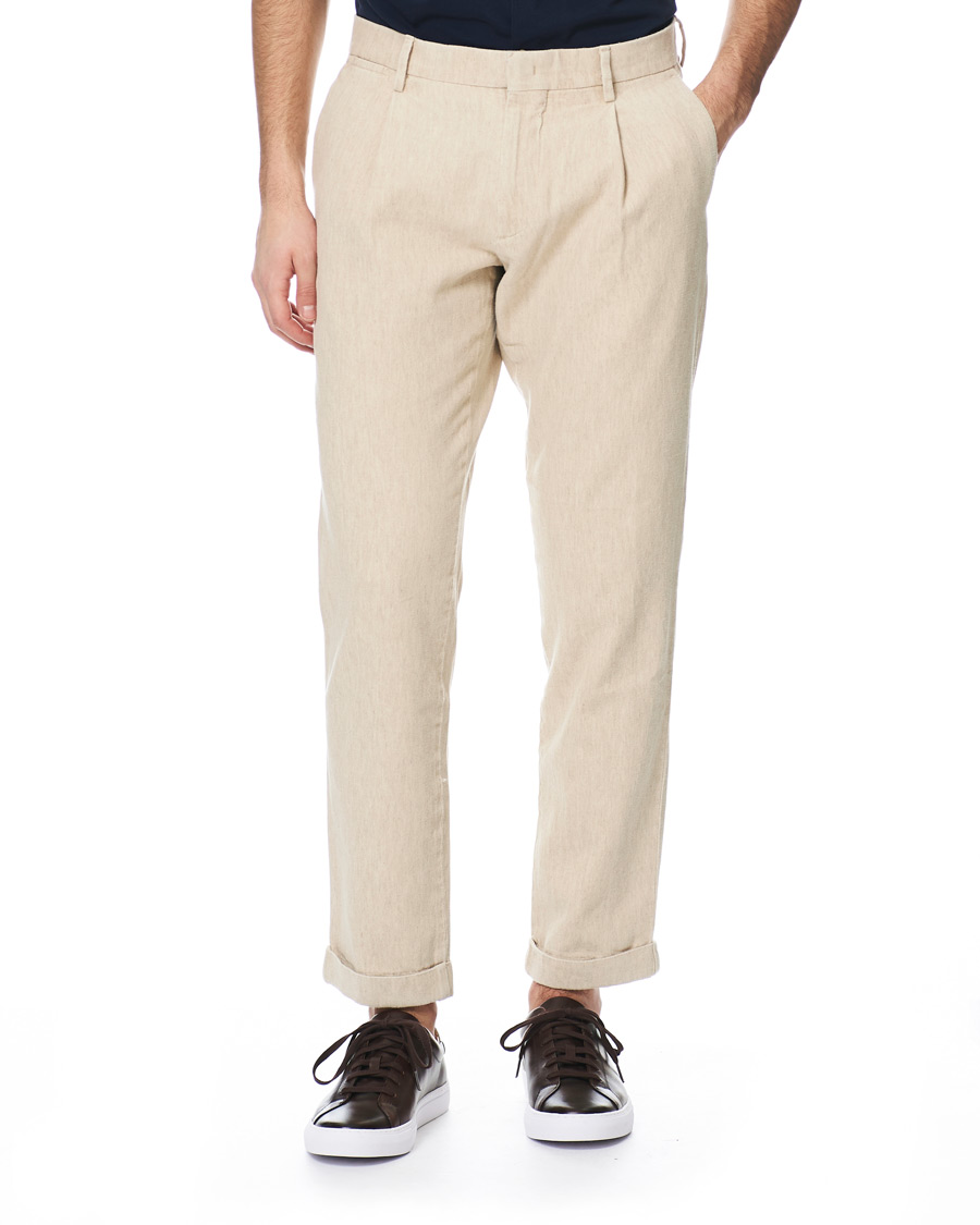 Uomini | Pantaloni con piega frontale | NN07 | Codo Linen/Cotton Pleated Turn Up Trousers Nature