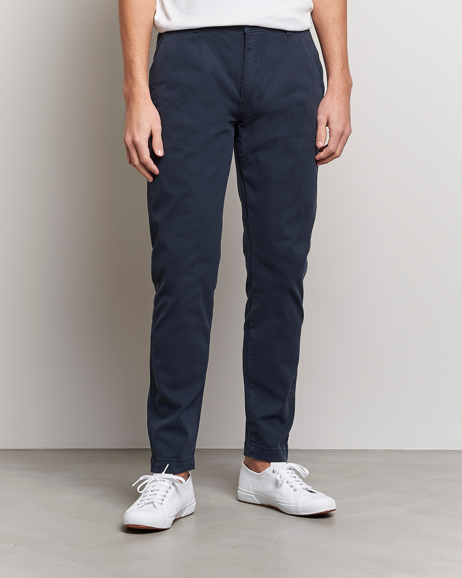 Uomini |  | Levi\'s | Garment Dyed Stretch Chino Baltic Navy