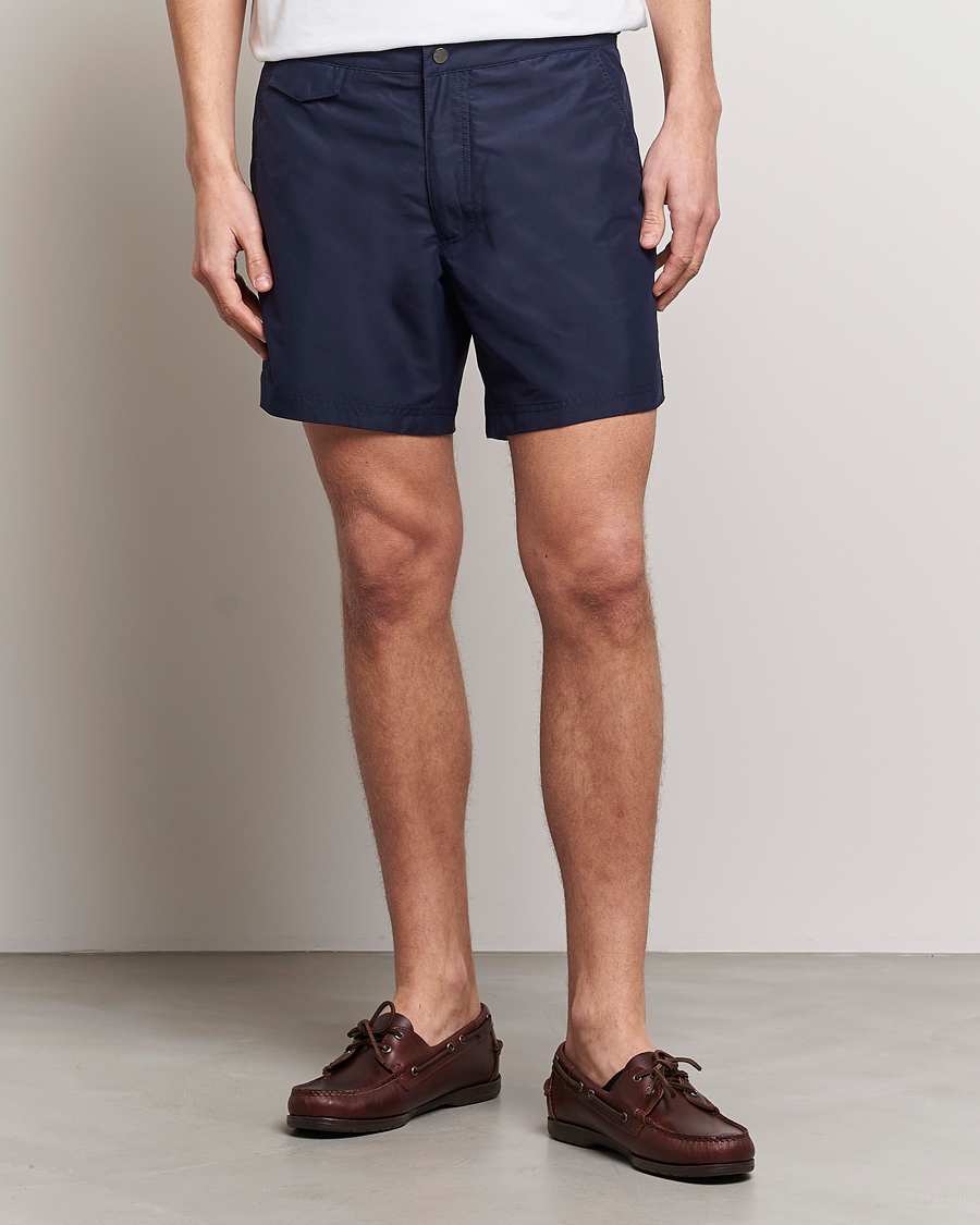 Uomini | Costumi da bagno eleganti | Sunspel | Recycled Seaqual Tailored Swim Shorts Navy