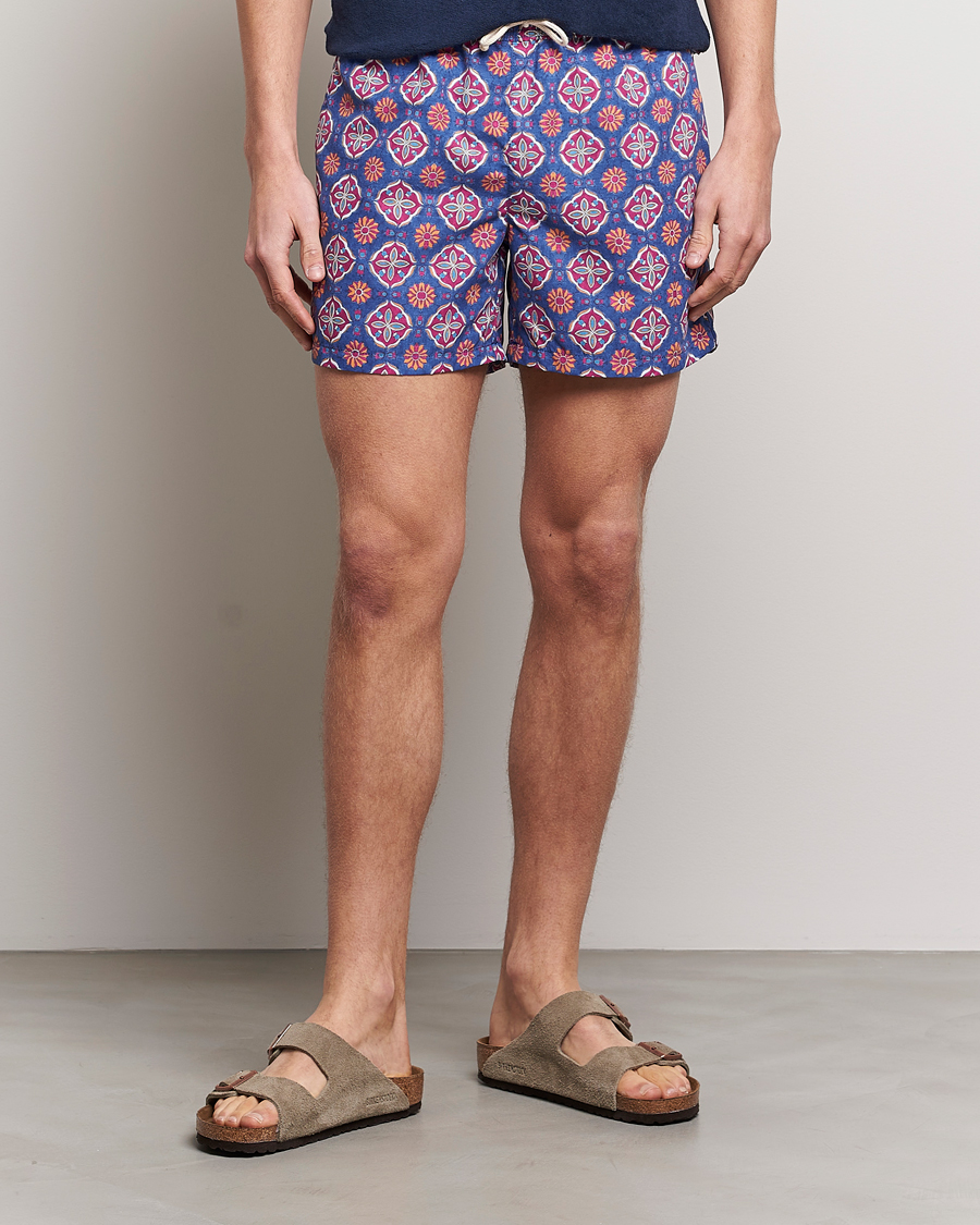 Uomini | Costumi da bagno con lacci | Ripa Ripa | Maestrale Printed Swimshorts Blue/Red