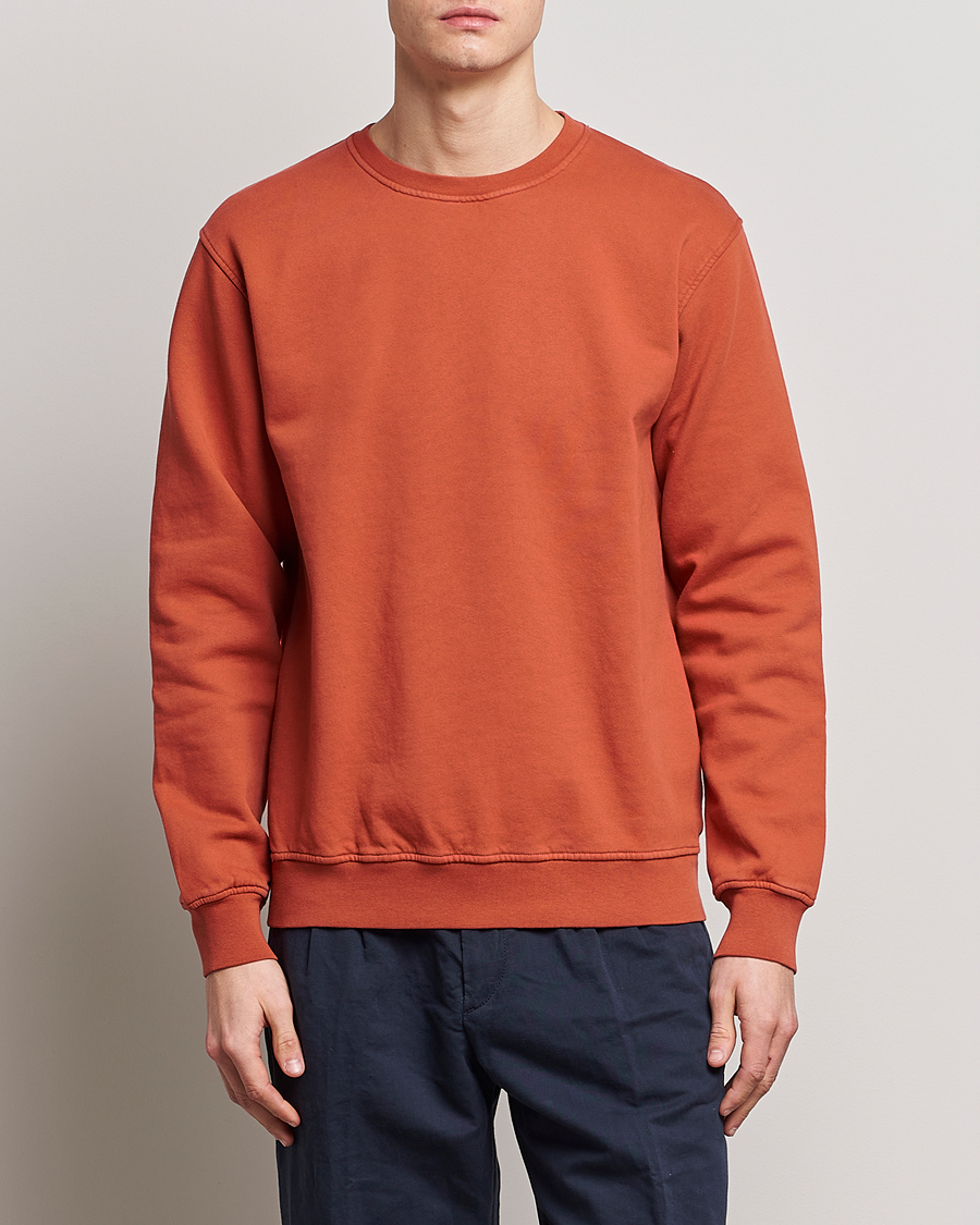 Uomini | Reparti | Colorful Standard | Classic Organic Crew Neck Sweat Dark Amber