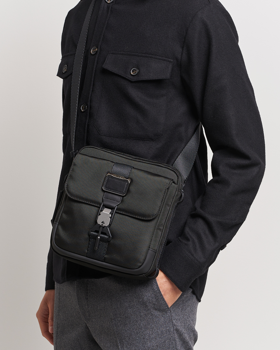 Uomini | Borse a tracolla | TUMI | Alpha Bravo Junior Crossbody Black