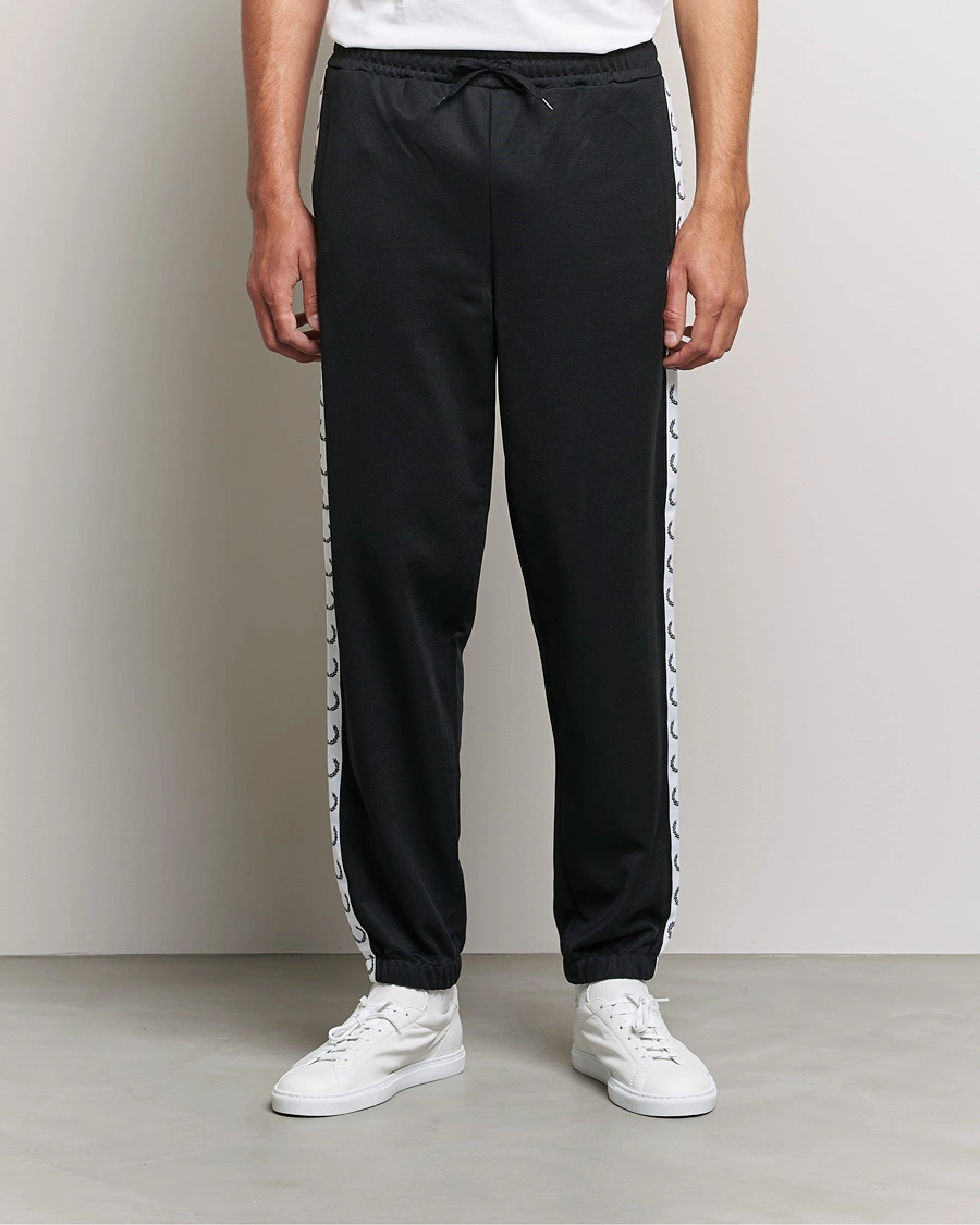 Uomini | Pantaloni della tuta | Fred Perry | Taped Track Pants Black