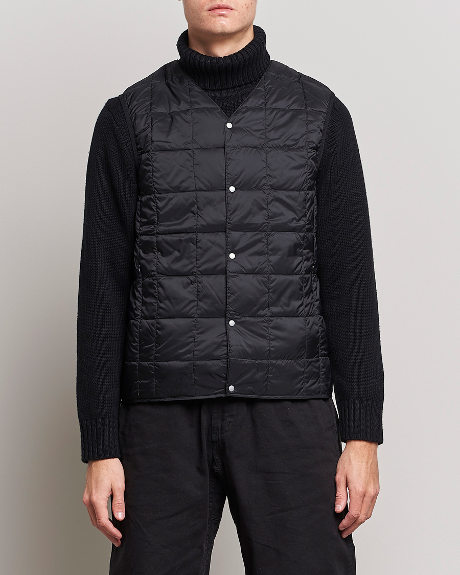 Uomini | Gilet | TAION | V-Neck Lightweight Down Vest Black