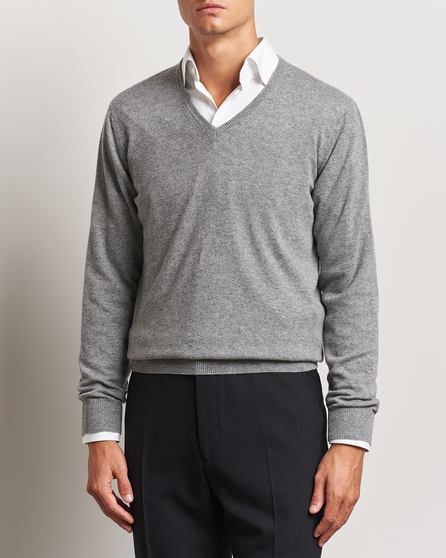 Uomini |  | Piacenza Cashmere | Cashmere V Neck Sweater Light Grey