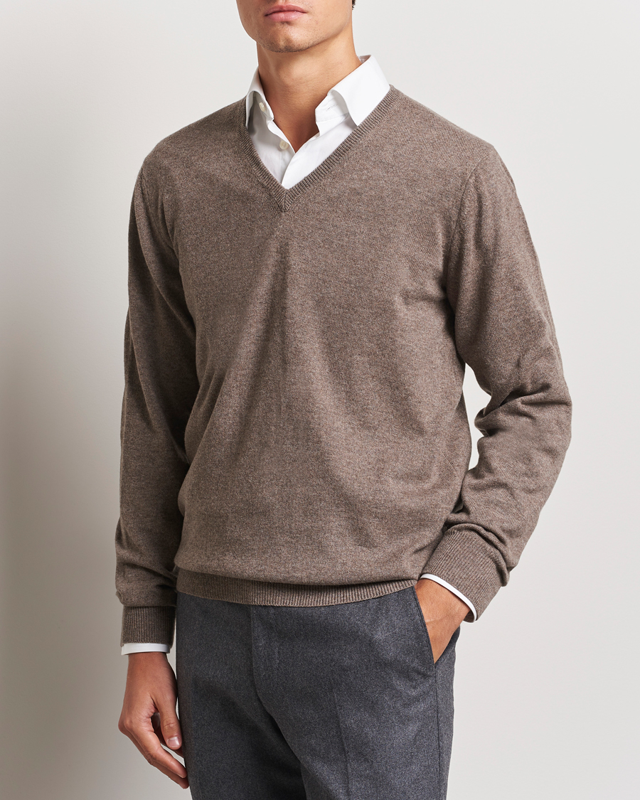 Uomini | Maglie con collo a V | Piacenza Cashmere | Cashmere V Neck Sweater Brown