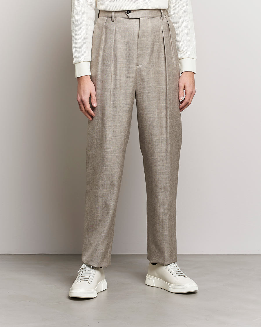 Uomini | Pantaloni | Giorgio Armani | Pleated Wool Trousers Light Grey
