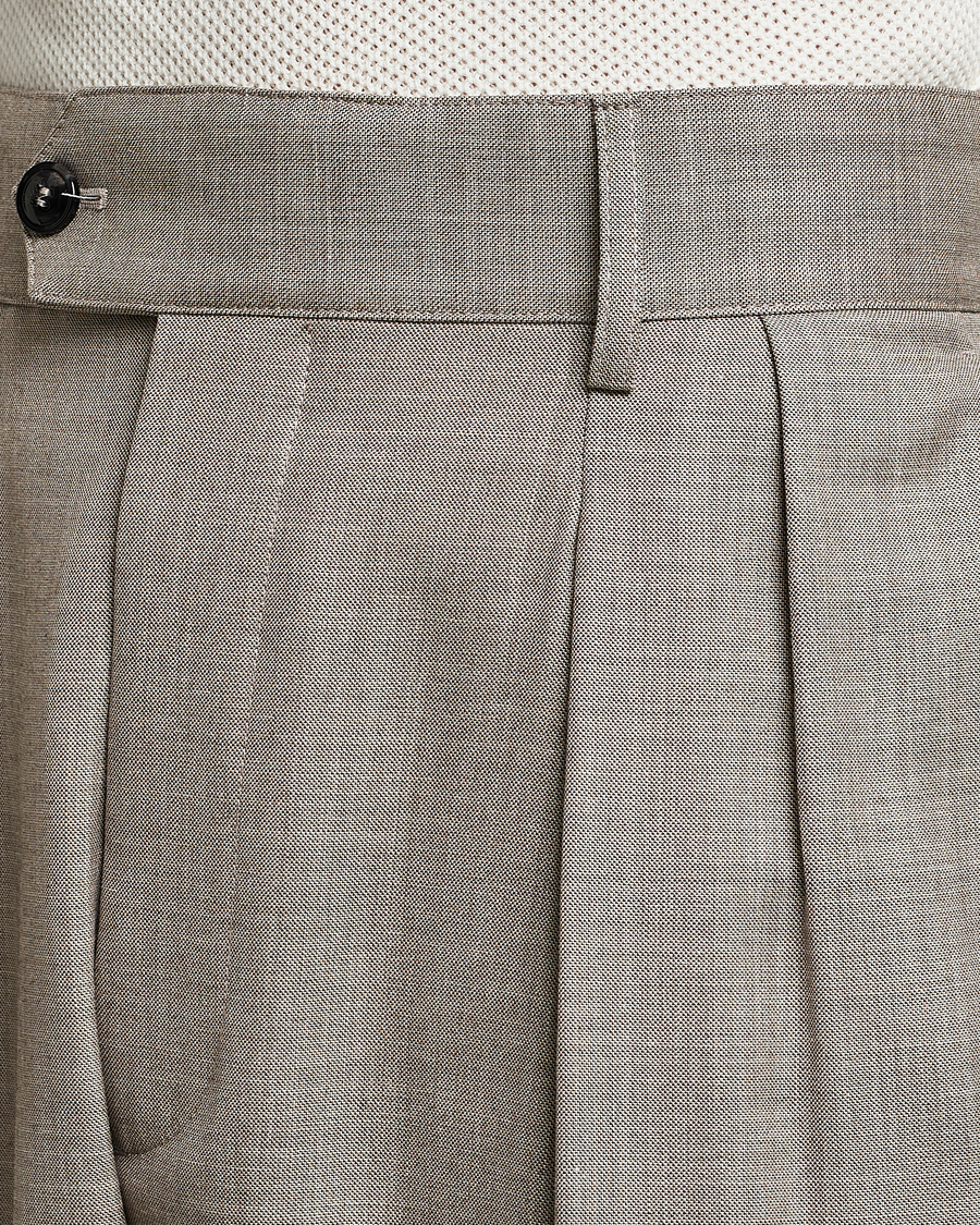 Uomini | Pantaloni | Giorgio Armani | Pleated Wool Trousers Light Grey