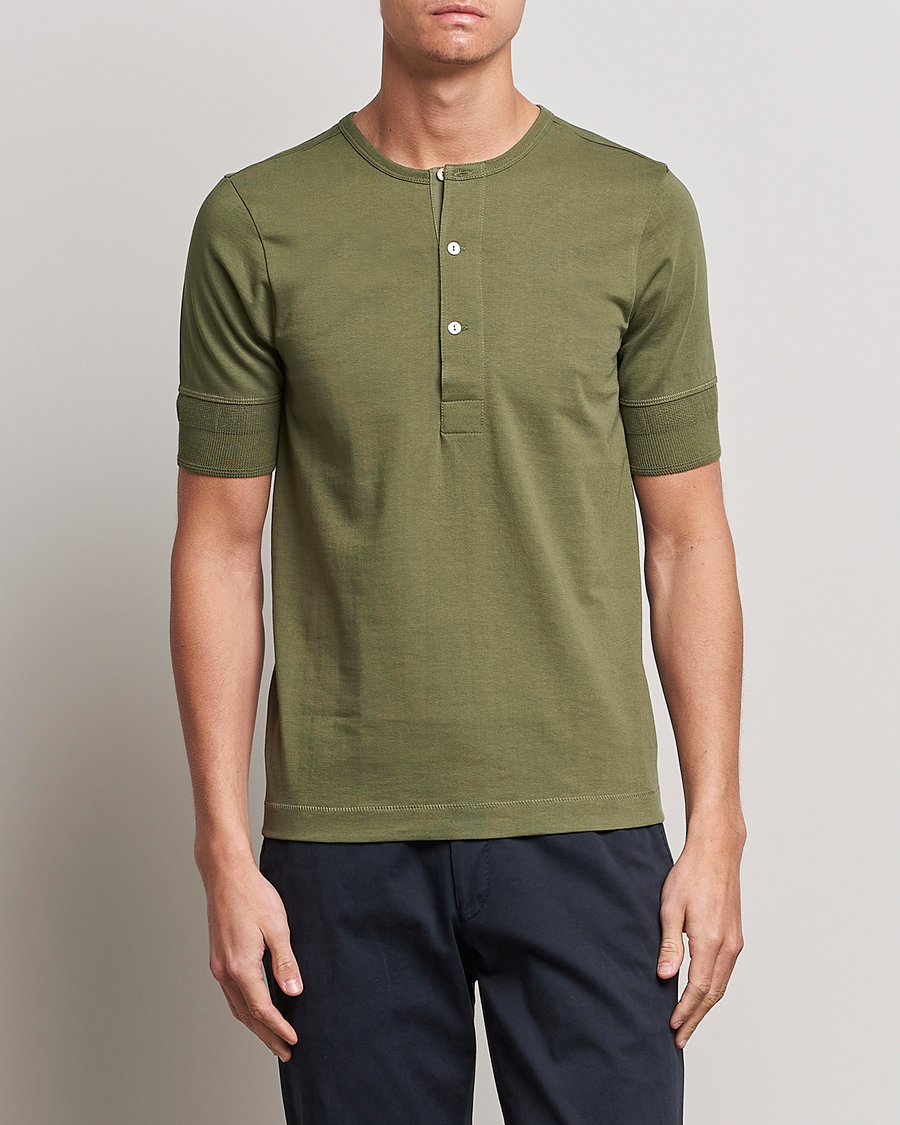 Uomini | Reparti | Merz b. Schwanen | Short Sleeve Organic Cotton Henley Army