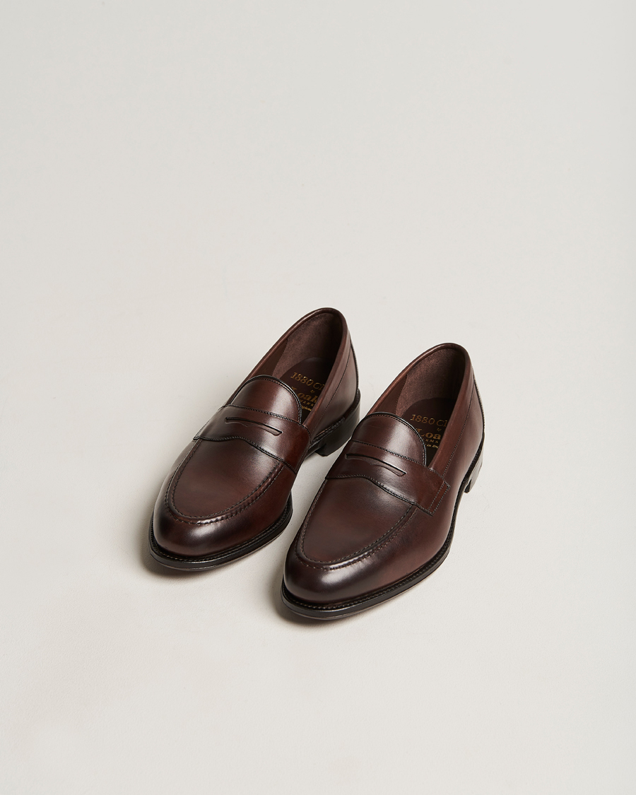 Uomini | Personal Classics | Loake 1880 | Hornbeam Eco Penny Loafer Walnut