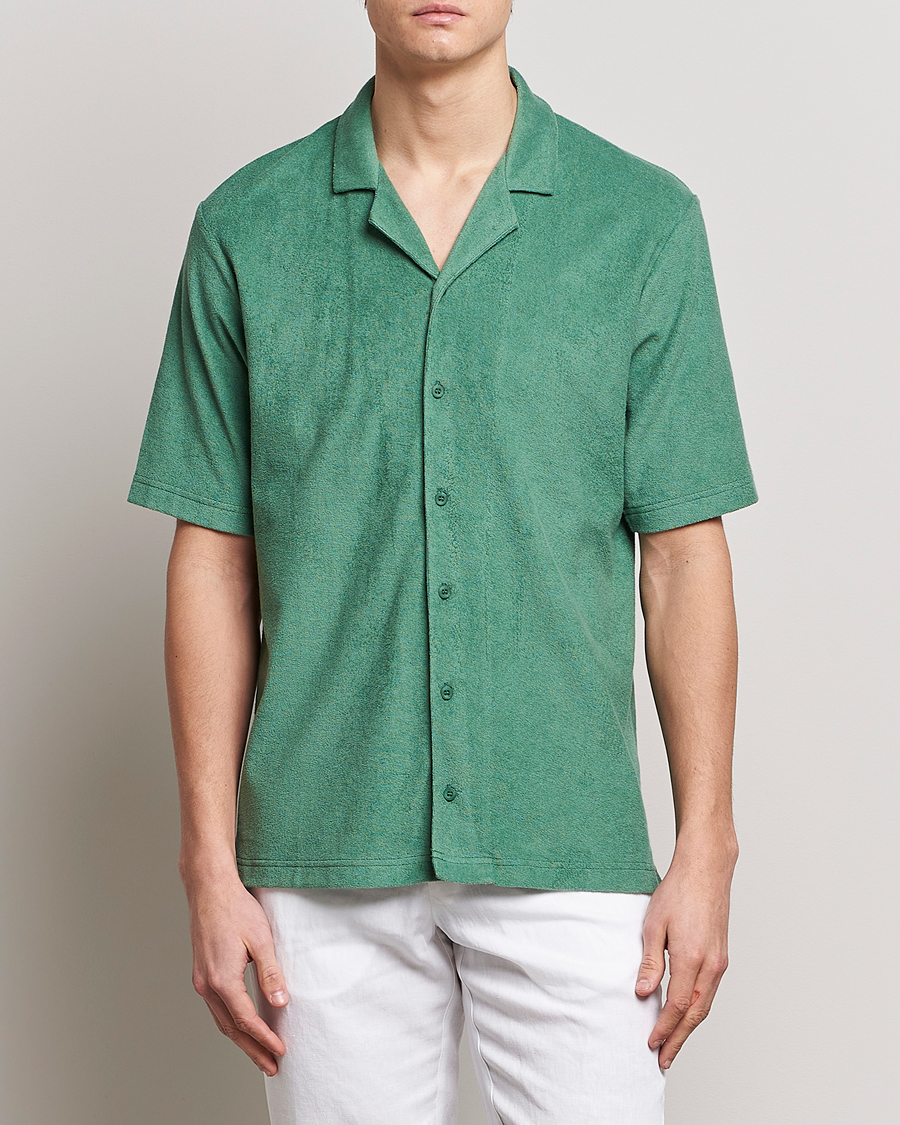 Uomini |  | Sunspel | Towelling Camp Collar Shirt Thyme Green