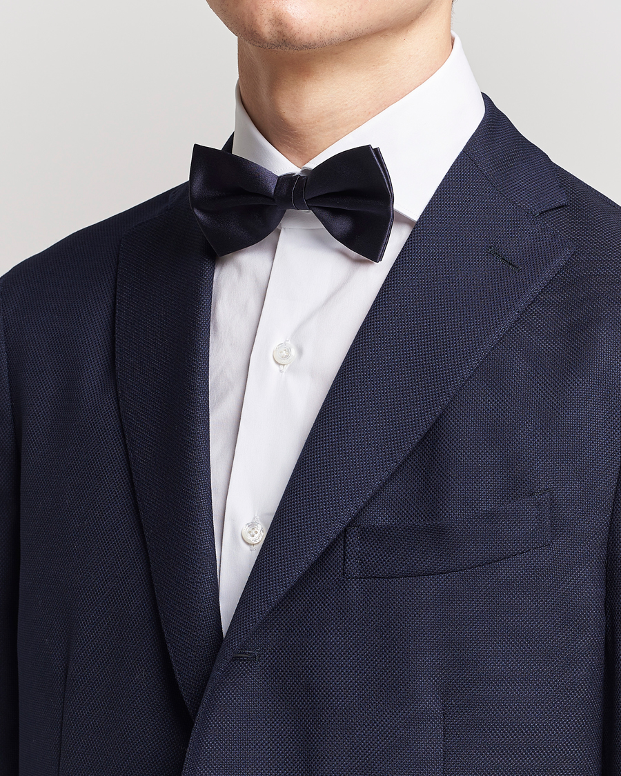 Uomini | Business casual | Amanda Christensen | Pre Tie Silk Ceremony Navy