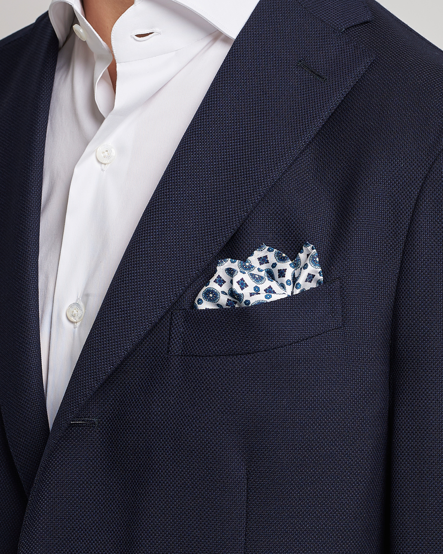 Uomini |  | Amanda Christensen | Medallion Silk Pocket Square White