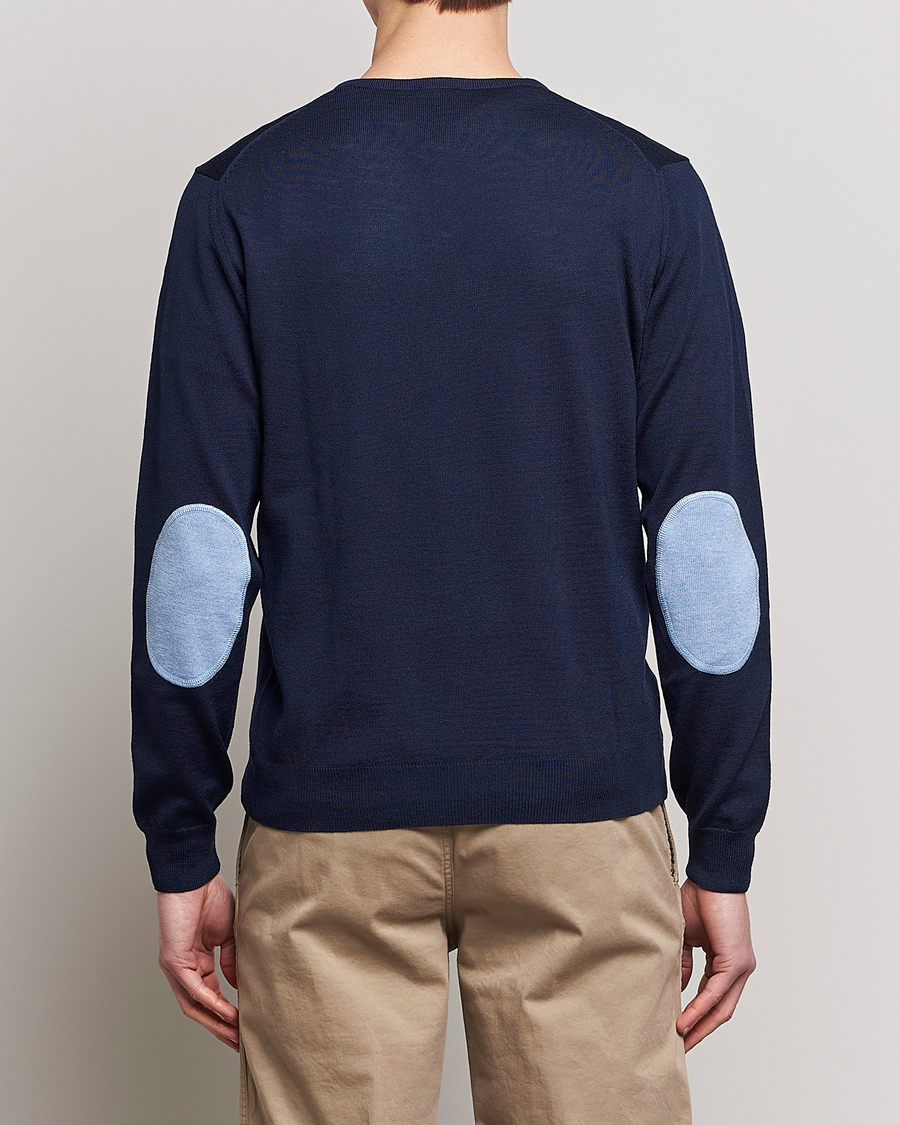 Uomini | Maglie con collo a V | Stenströms | Merino Patch V-Neck Navy/Light Blue