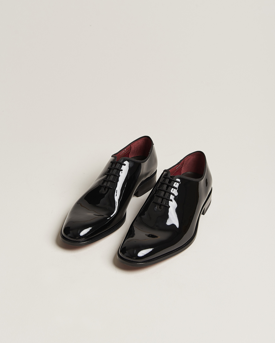 Uomini | Celebra il nuovo anno con stile | Loake 1880 | Regal Patent Wholecut Black