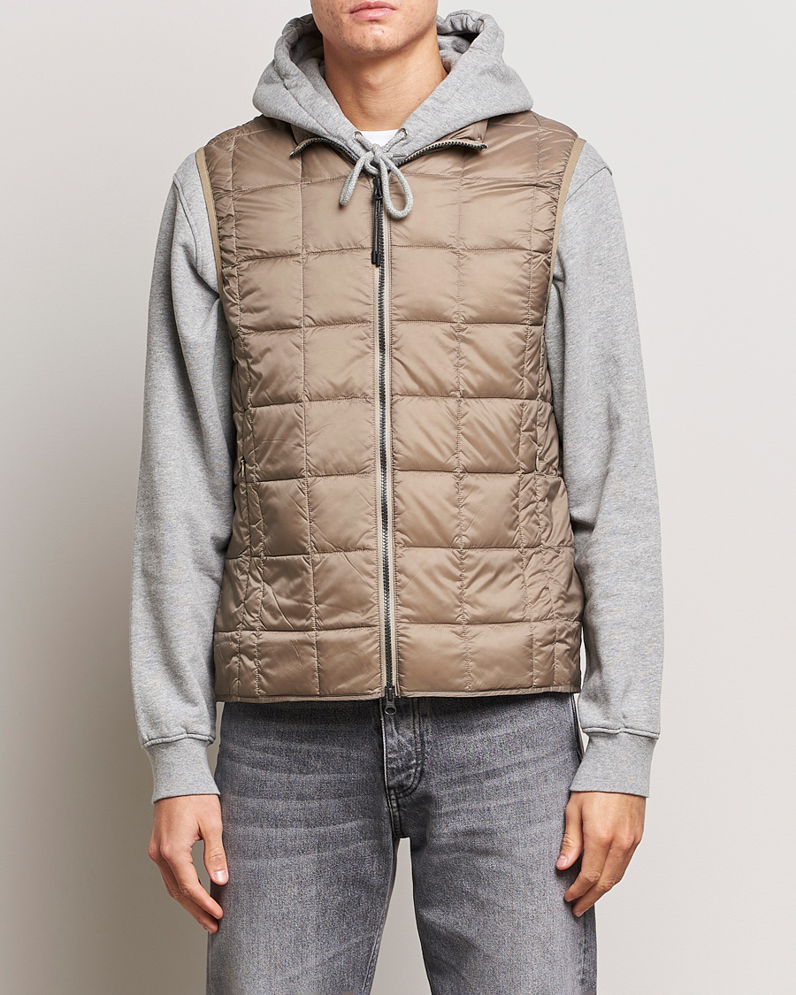 Uomini |  | TAION | High Neck Full Zip Lightweight Down Vest Khaki