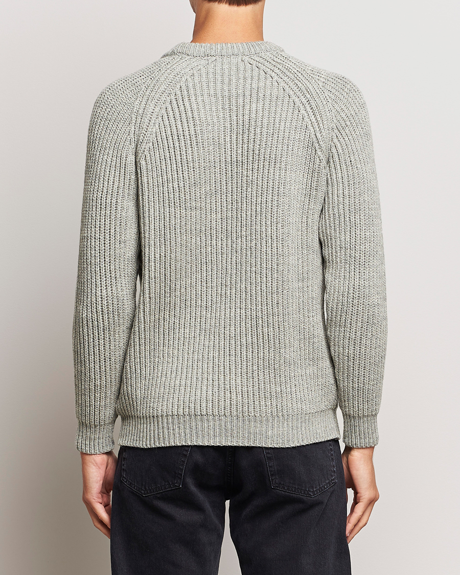 Uomini | Maglieria | Gloverall | Fisherman Rib Chunky Wool Crew Light Grey