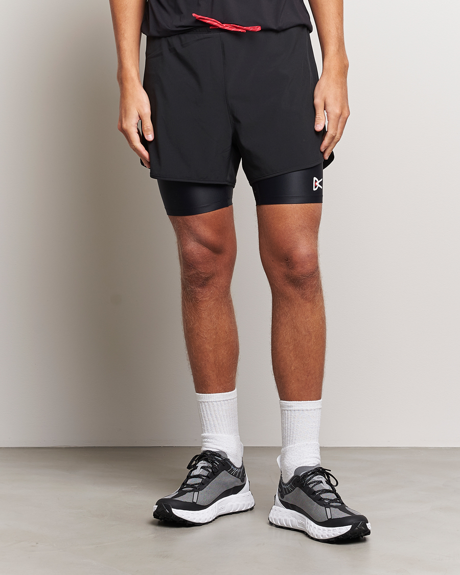 Uomini | Pantaloncini funzionali | District Vision | Layered Pocketed Trail Shorts Black