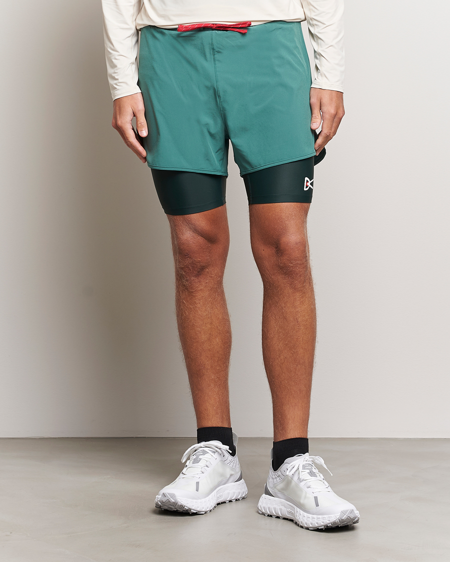 Uomini | Pantaloncini funzionali | District Vision | Layered Pocketed Trail Shorts Pine