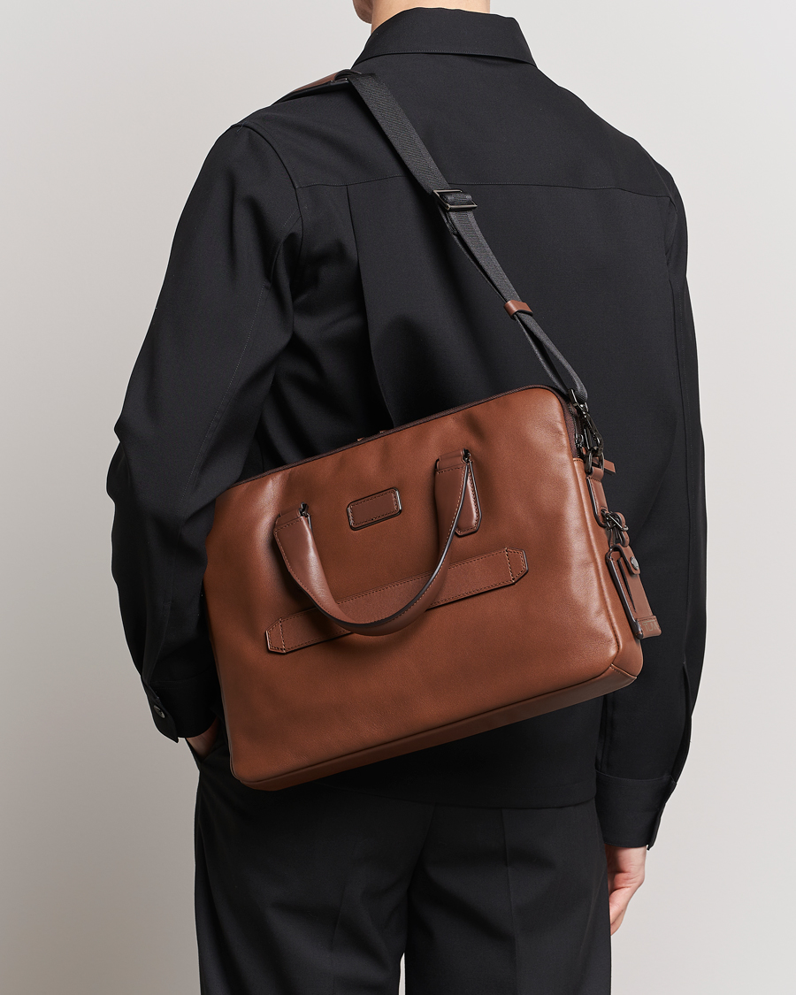 Uomini | TUMI | TUMI | Harrison Sycamore Slim Leather Brief Cognac