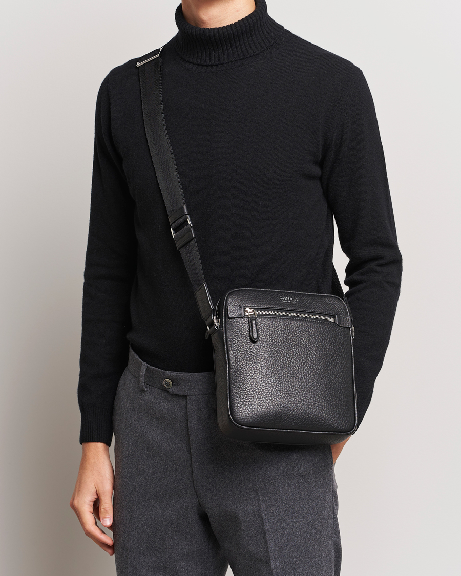 Uomini |  | Canali | Grain Leather Shoulder Bag Black