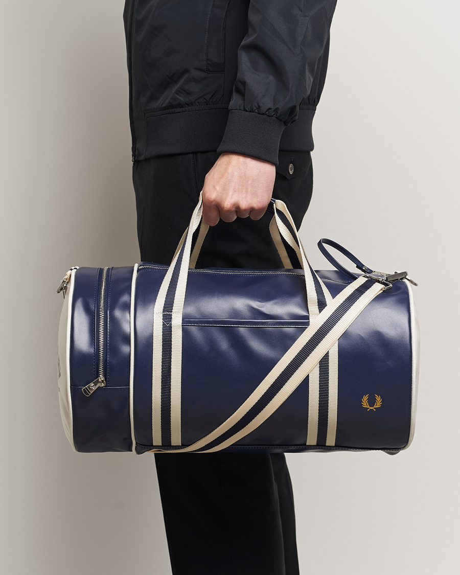 Uomini |  | Fred Perry | Classic Barrel Bag Navy/Ecru