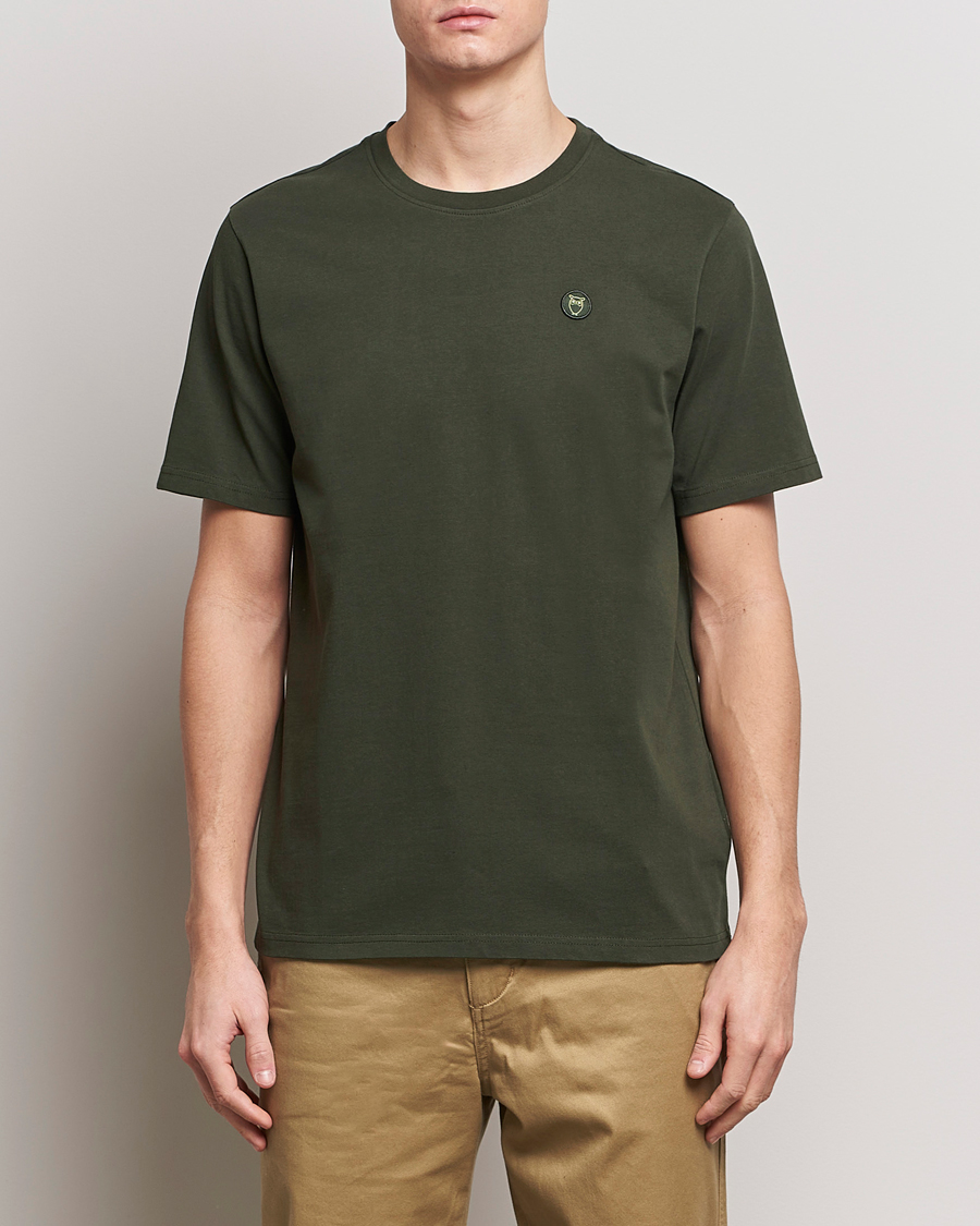 Uomini | KnowledgeCotton Apparel | KnowledgeCotton Apparel | Loke Badge T-Shirt Forest Night