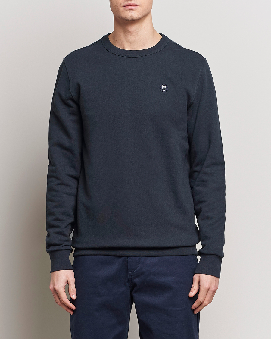 Uomini | Felpe | KnowledgeCotton Apparel | Erik Badge Sweatshirt Total Eclipse