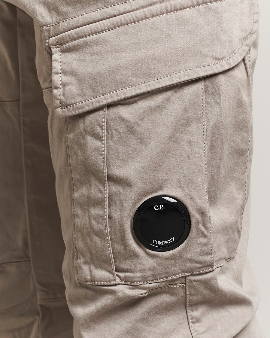 Uomini | Pantaloni | C.P. Company | Satin Stretch Cargo Pants Beige
