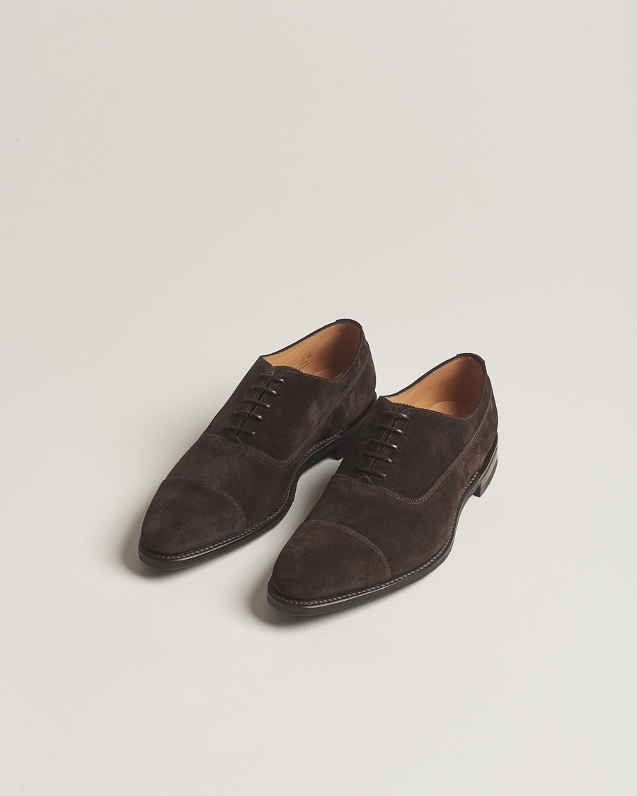 Uomini | Scarpe scamosciate | Loake 1880 | Truman Suede Oxford Toe Cap Dark Brown