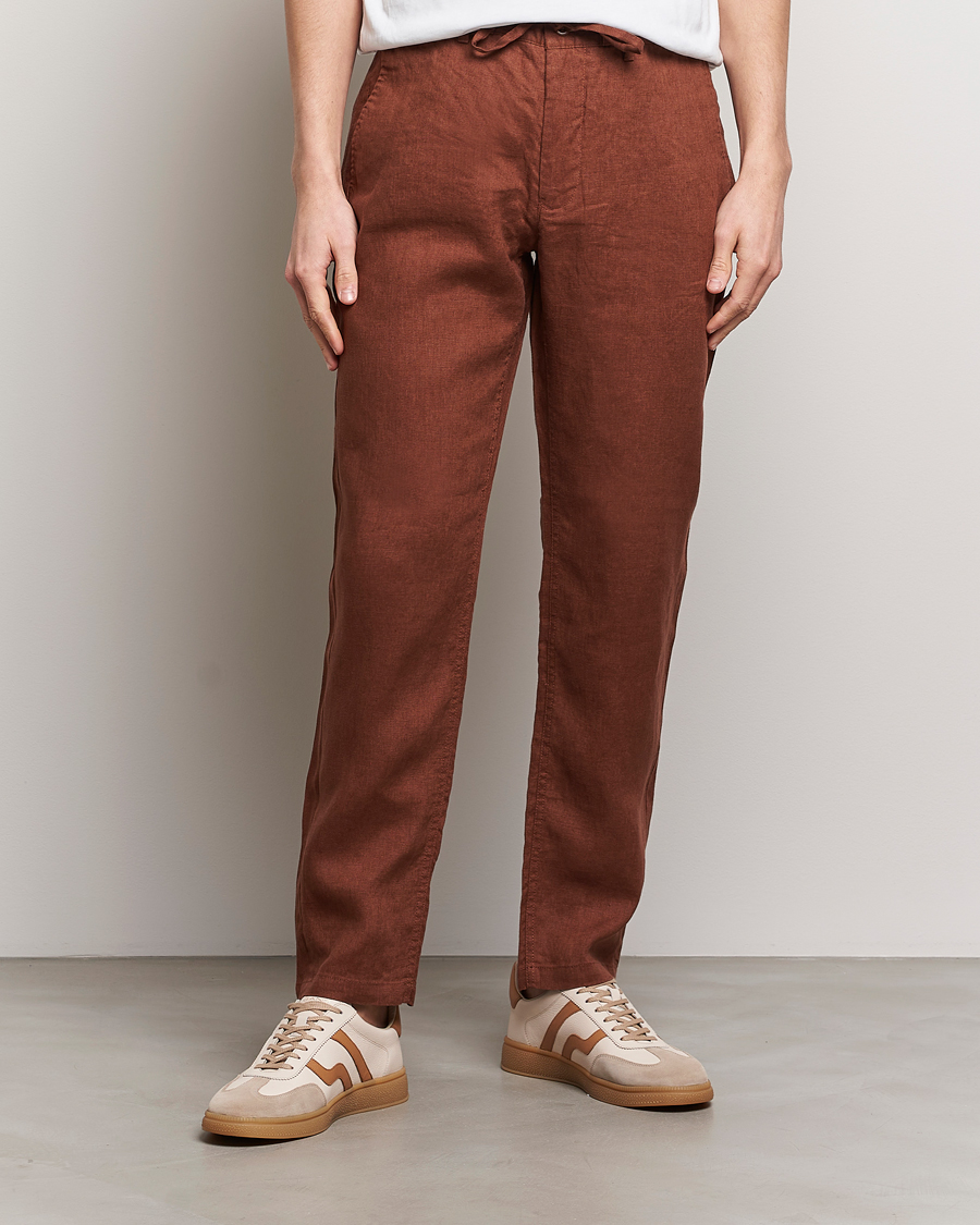 Uomini | Pantaloni | GANT | Relaxed Linen Drawstring Pants Cognac Brown