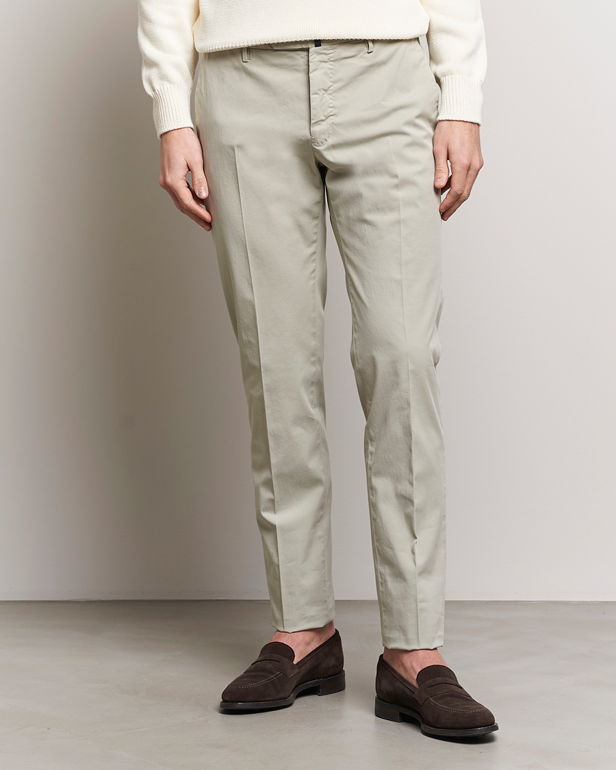 Uomini |  | Incotex | Slim Fit Comfort Chinos Light Grey