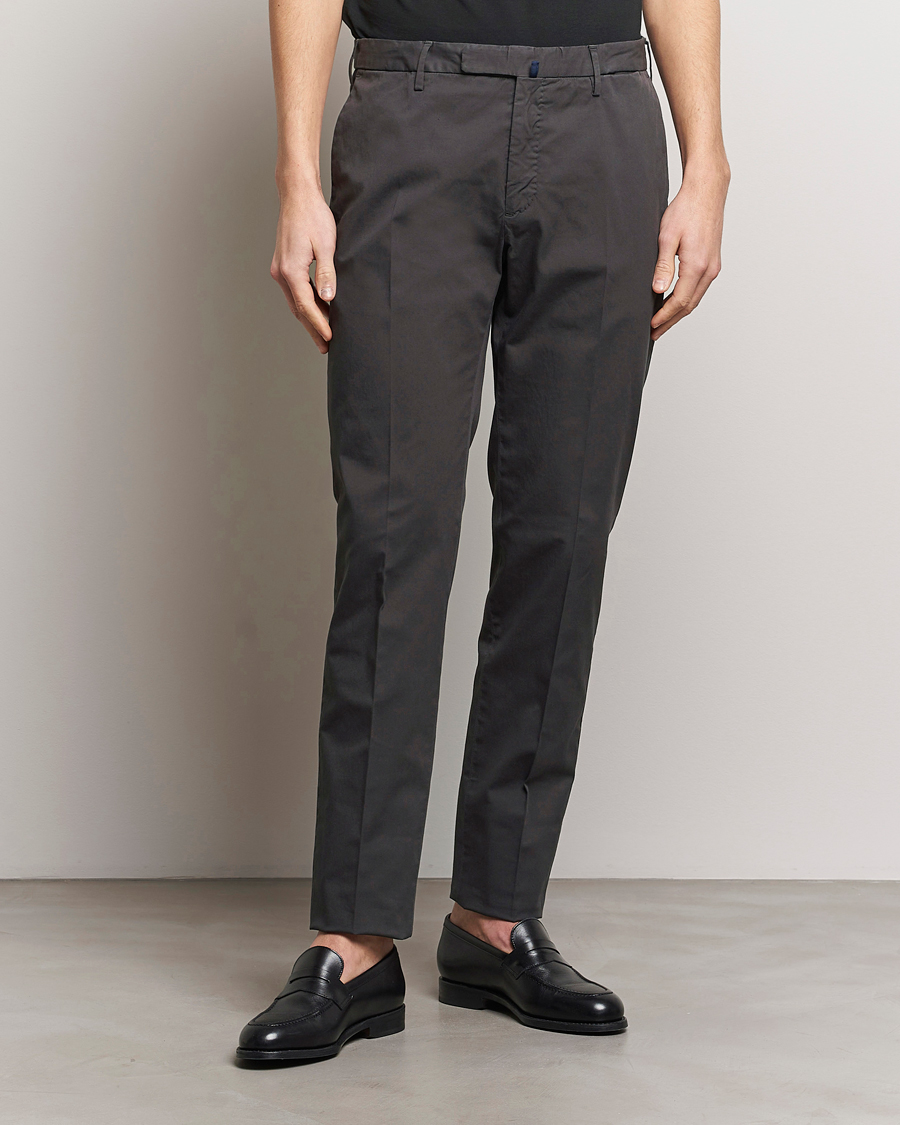 Uomini | Chinos | Incotex | Slim Fit Comfort Chinos Charcoal