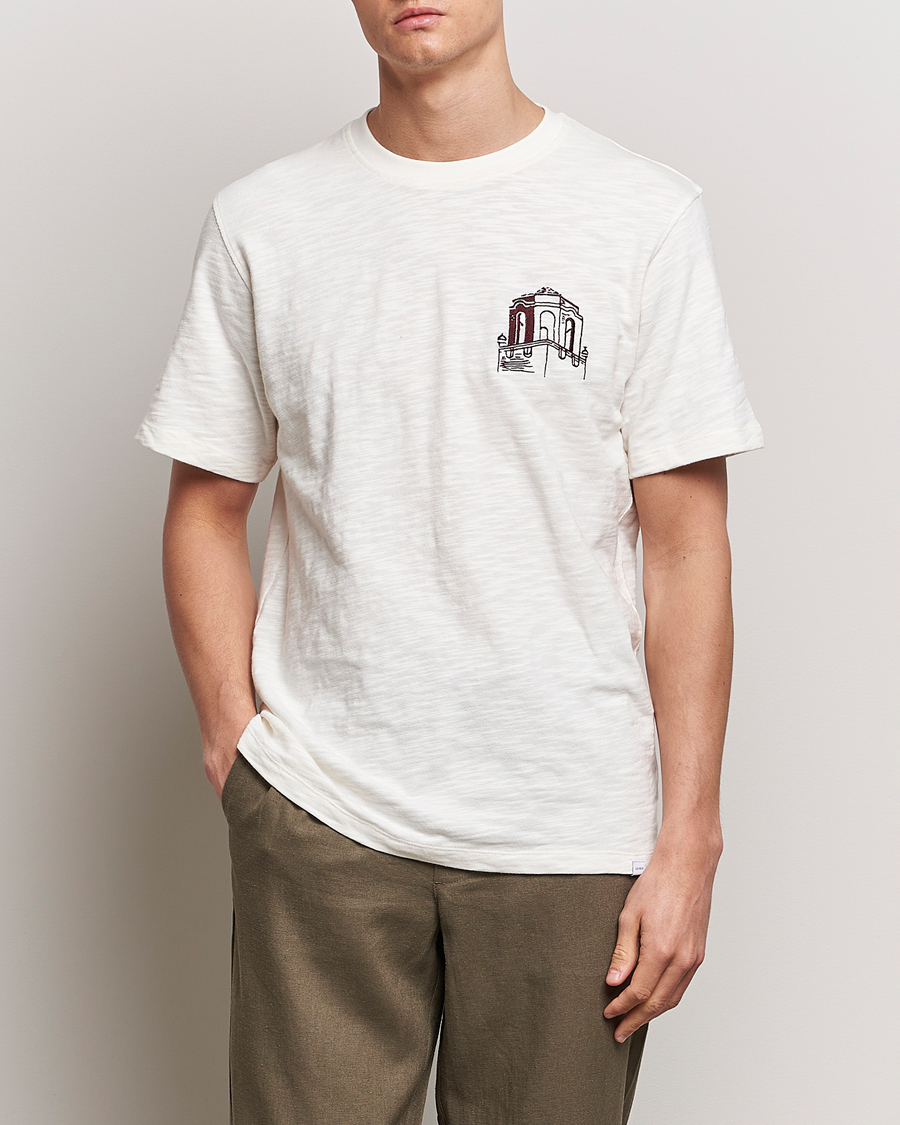 Uomini | T-Shirts | LES DEUX | Hotel Embroidery T-Shirt Ivory